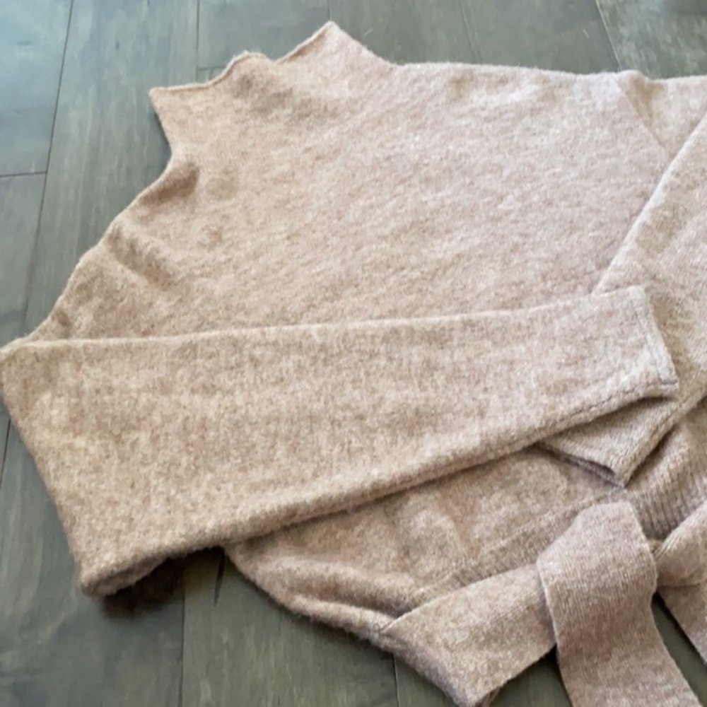 Wilfred Lorin sweater